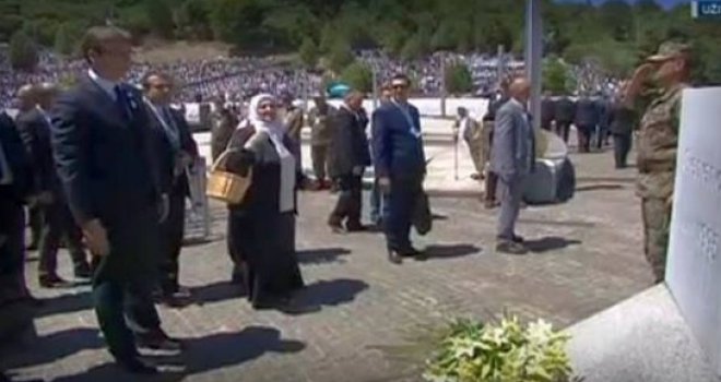 Ambasador Srbije u BiH: Vučić je dobio nekoliko udaraca u Potočarima