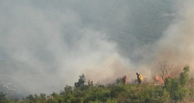 Požar u Neumu i na Čvrsnici i dalje aktivan