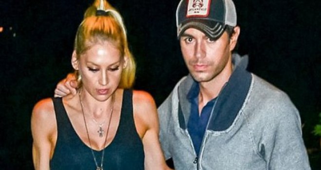 Šta joj se desilo: Paparazzi uhvatili Anu Kurnikovu koja je šokirala izgledom
