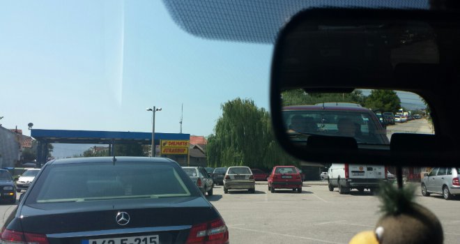 Na ovom graničnom prelazu na izlazu iz BiH čeka se oko četiri sata!