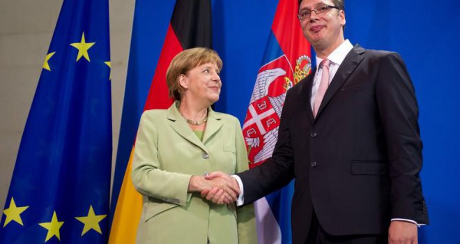 Vučić sa Merkel o aktuelnoj krizi i lažnim azilantima: Srbija donosi novi zakon koji će smanjiti broj izbjeglica