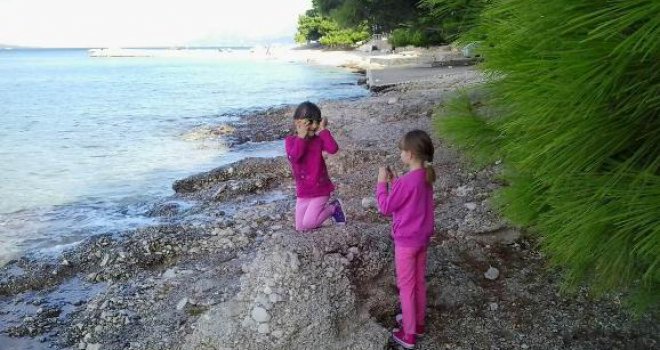 Kompanija m:tel ispunila želje najboljih prijatelja: Samohrana majka i njene djevojčice prvi put na moru...