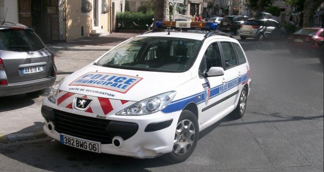 Potjera: Francuska policija juri auto pun naoružanih muškaraca koji se kreću prema Parizu!