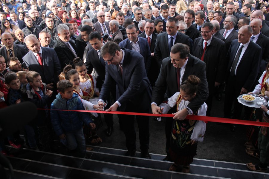 kola-srbija-vucic-dodik-jpg