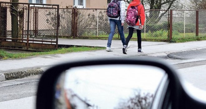 Učenice prijavile profesora za spolno uznemiravanje: Duže vrijeme nas je promatrao...