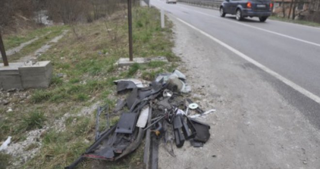 U teškoj saobraćajnoj nesreći poginuo 21-godišnji Sarajlija, tri osobe povrijeđene