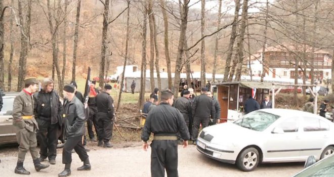Policija u Višegradu privela osobu koja je napala novinarsku ekipu, organizatori se izvinili