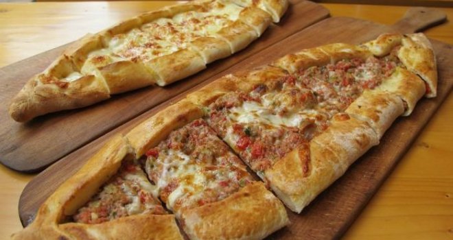 Isprobajte ovu orijentalnu deliciju: Pide - turska verzija pizze koja se obično jede za iftar
