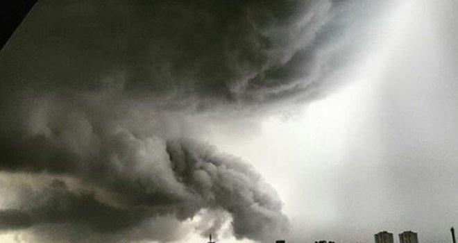 Srbijom haralo nevrijeme: Grad veličine pesnice u Beogradu, pokraj Pančeva protutnjao tornado