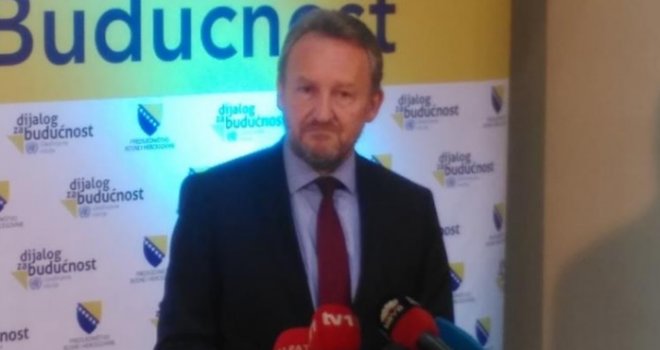 Nažalost, neophodna je višegodišnja prepirka strana koje su se gledale preko nišana, ali tu fazu dovršavamo...