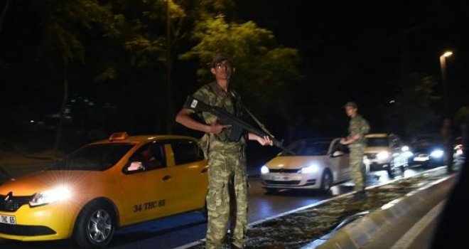 Masovne smjene i hapšenja sudija: Ovako su izgledale ulice Istanbula i Ankare nakon vojnog udara