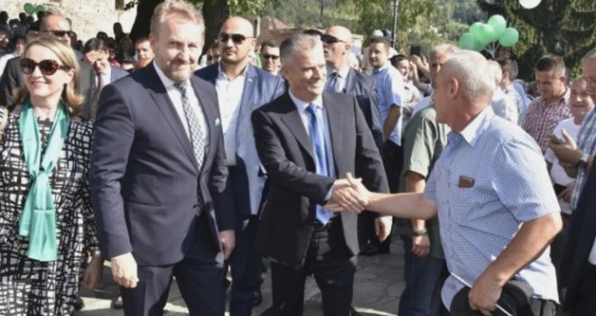  Radončić i Izetbegović predstavili kandidate: Učinit ćemo sve da BiH bude najbrža rastuća ekonomija