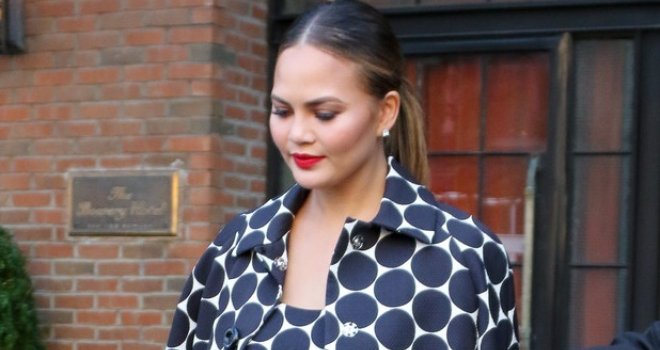 Chrissy Teigen otvarala je Rihanninu poštu??