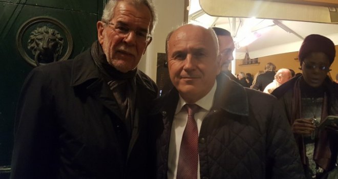 Inzko čestitao Van der Bellenu: Drago mi je da Bosanci i Hercegovci nisu poslušali Dodika da glasaju za Hofera