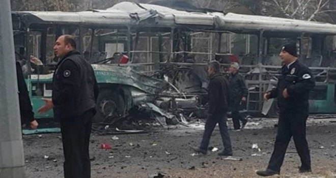 Turske vlasti uhapsile sedam osoba zbog napada na autobus s putnicima