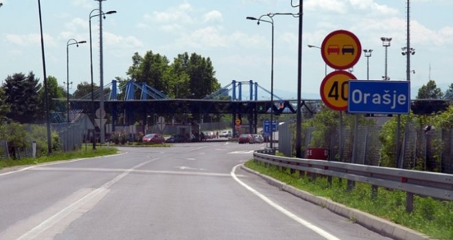 Na GP Orašje-Županja obustavljen saobraćaj