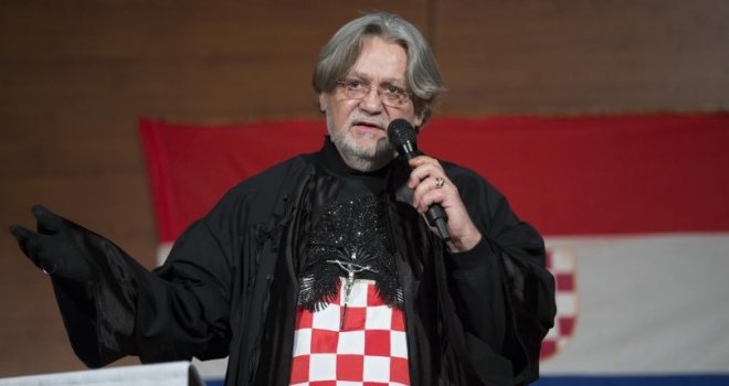Božidar Alić u Splitu izveo šokantnu monodramu: Treba nam radikalni nacionalni katolički pokret, bez lustracije nema Kroacije!