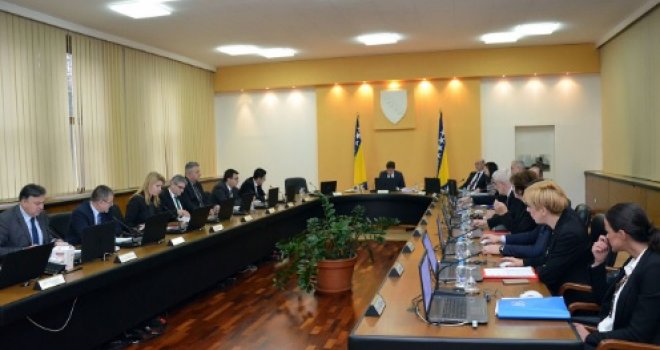 Bez podrške zabrani zapošljavanja članova porodica, Gratz poručio da se Vlada ruga građanima!