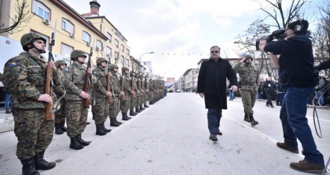 U Banjoj Luci počasna jednica OS BiH predala raport Ivaniću