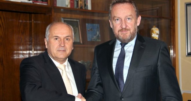 Inzko se sastao sa Izetbegovićem