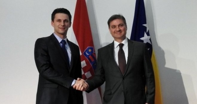 Petrov: Osuđujemo secesionističku i unitarističku politiku