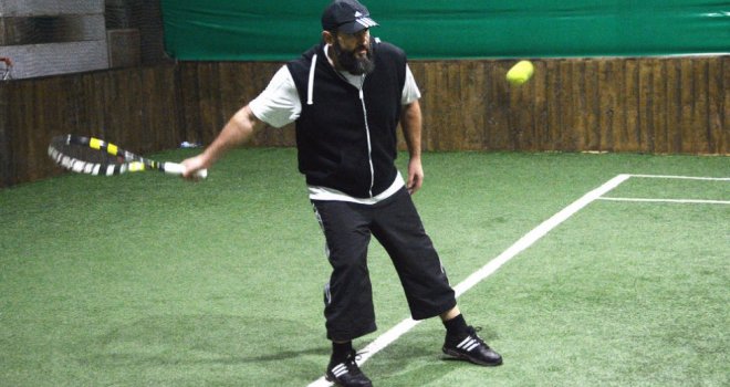 Muamer Zukorlić s reketom u ruci: Pogledajte teniske vještine bivšeg muftije iz Novog Pazara
