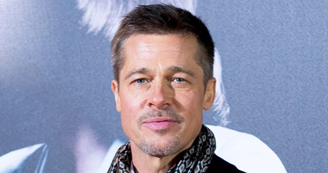 Brad Pitt ponovo ljubi: Novi holivudski par razotkrila fotografija, nisu marili za poglede prolaznika