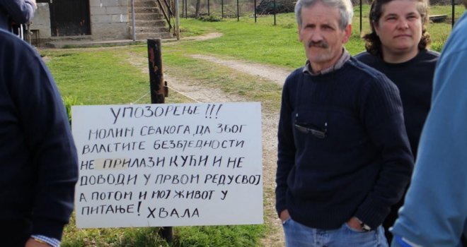 Policija odustala od deložacije porodice Kuzmić: Zabarikadirao se u kući s plinskom bocom