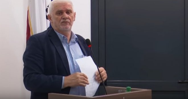 Memić Konakoviću: Prošli ste kroz škole, ali škole nisu kroz vas... Ne znam da fiskultura ima veze sa poslom koji se radi u Općini...
