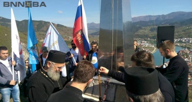 Osude sa svih strana: 'Podizanje spomen-krsta u Višegradu, gradu živih lomača, nastavak je genocida drugim sredstvima'