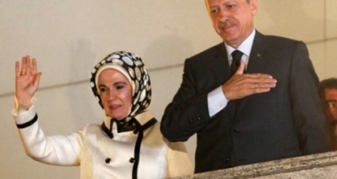 Ko je (misteriozna) Erdoganova supruga Emina: Odbila je da se pokrije, pokušala da se ubije, a onda je šokirala svijet...