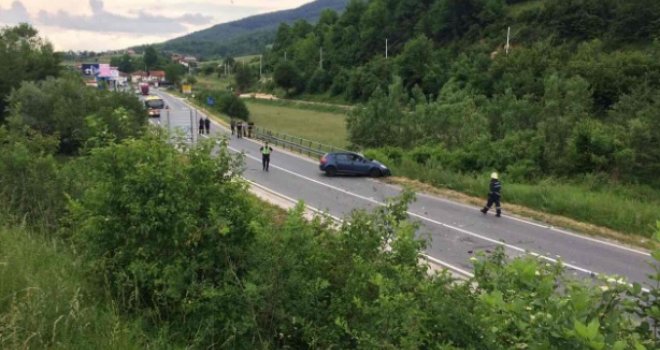 Teška saobraćajna nesreća kod Pazarića: Jedna osoba poginula u sudaru automobila i kamiona