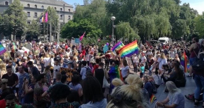 Više od 1.000 ljudi na Zagreb Prideu, na povorci i političari