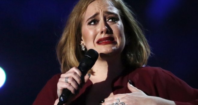 Cijeli svijet je pričao o tome koliko je Adele smršala, a sad je objavila novu fotku - stvarno je neprepoznatljiva!