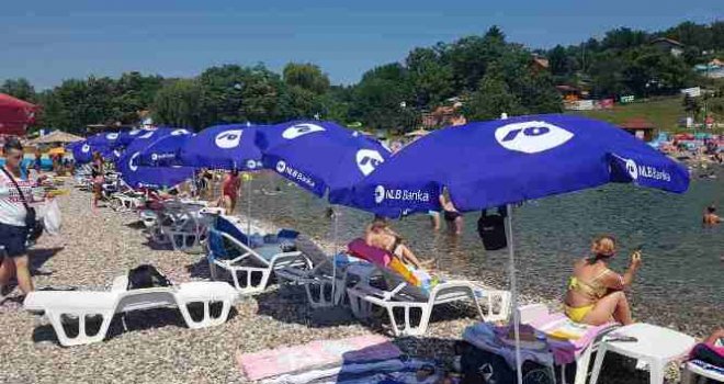 Ljetna čarolija na Panonskim jezerima u Tuzli: Od sada i veliki suncobrani na obali za dodatni užitak