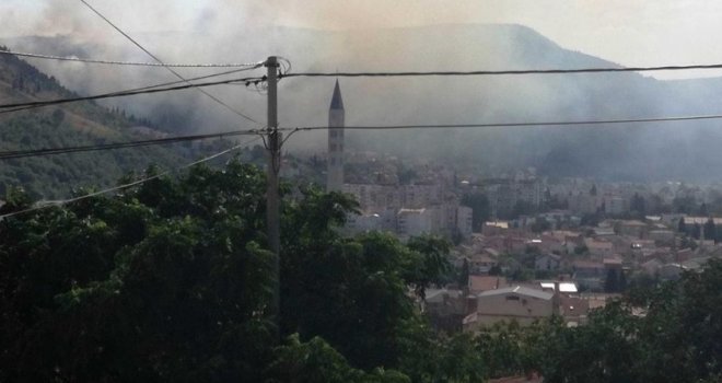 Bukti novi požar iznad Mostara, gori i u Sarajevu: U naselju Hrasno zapalilo se nisko rastinje