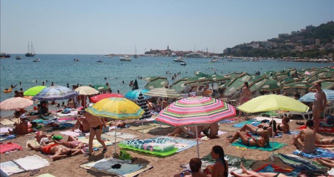 Crna Gora uvodi strože mjere nakon skoka broja zaraženih: Najviše novooboljelih u turističkim mjestima