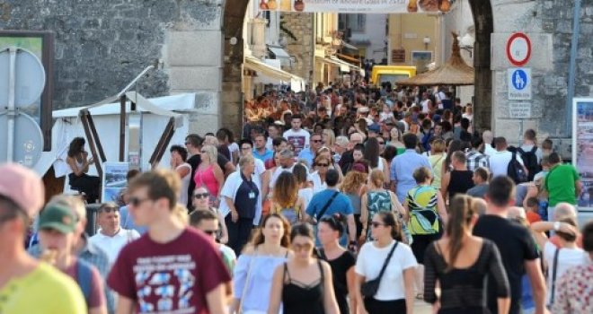  'Gosti su dobili koronu': Iznajmljivači u Hrvatskoj otkazuju jeftinije rezervacije i dovode turiste po punoj cijeni!