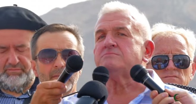 General Atif Dudaković održao govor na brdu Uhud kraj Medine: Poslušajte šta je rekao