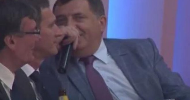 Poslušajte kako je na Palama Dodik otpjevao hit Halida Bešlića: Nećete vjerovati ko ga je pratio!