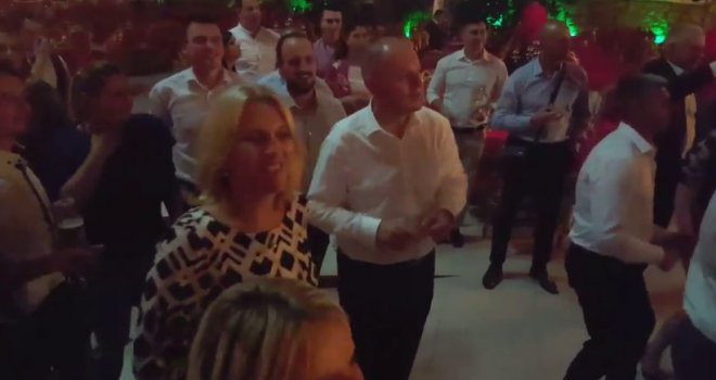 Premijerka Srpske igrala kako ministar svira 
