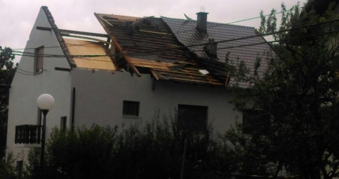 Pogledajte šta je olujni vjetar napravio po Hercegovini: U Kupresu i Tomislavgradu kuće ostale bez krovova