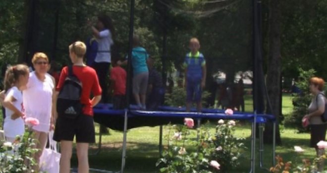 Dvanaestogodišnjak preminuo igrajući se na trampolini: Donijeli beživotno tijelo, a šta se zapravo desilo...