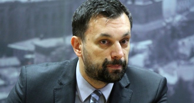 Konaković je izvrijeđao Segmedinu Srnu, a poznat je po tome da je ispunio svaku želju Sebiji Izetbegović