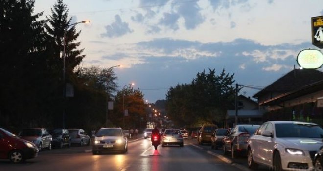 Vlasnik lokala zadobio teške povrede, letjele staklene flaše: Napadači pobjegli sa lica mjesta