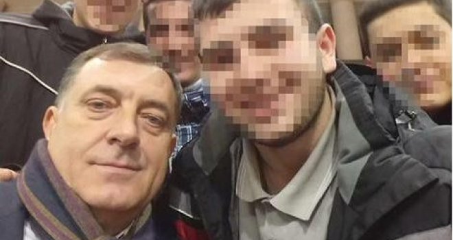 Dobojska policija podnijela izvještaj Tužilaštvu protiv četvorice učenika: Slike nagog profesora objavljivali na Fejsbuku