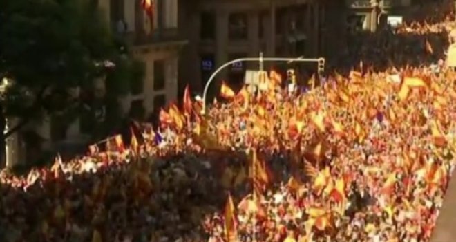 Nastavlja se drama u Španiji:  Hiljade ljudi na ulicama Barcelone traži samo jedno - zaustavite nezavisnost Katalonije! 