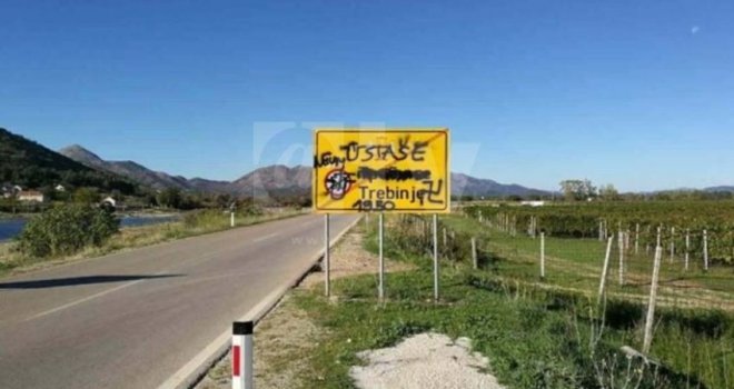 Na putokazu u Trebinju kukasti krst: Precrtan ćirilični natpis i napisano ustaše