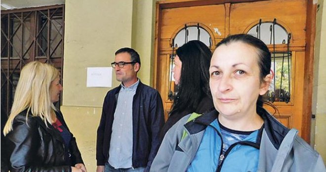 Samohrana majka troje djece štrajkuje glađu: Čistačici dali otkaz, nema od čega da prehrani porodicu