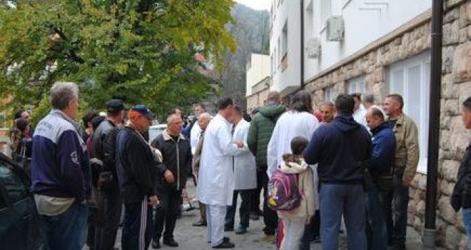Ljekari u Zvorniku nastavljaju sa protestom: Uputili pismo Dodiku, jer je jedini mjerodavan da riješi problem